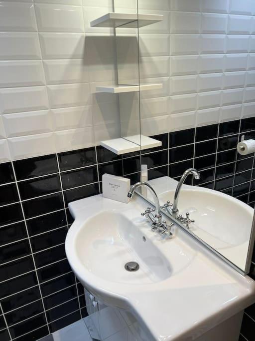 Le Paris Eiffel - Appartement Cosy En Plein Centre Bourgoin-Jallieu 외부 사진
